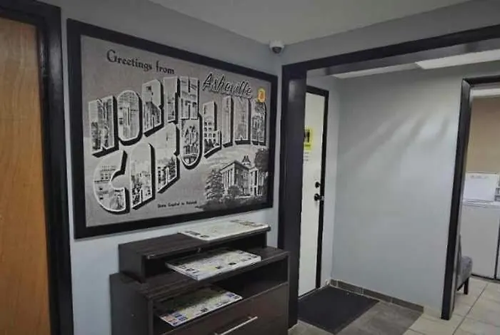 Super 8 By Wyndham Asheville/Biltmore